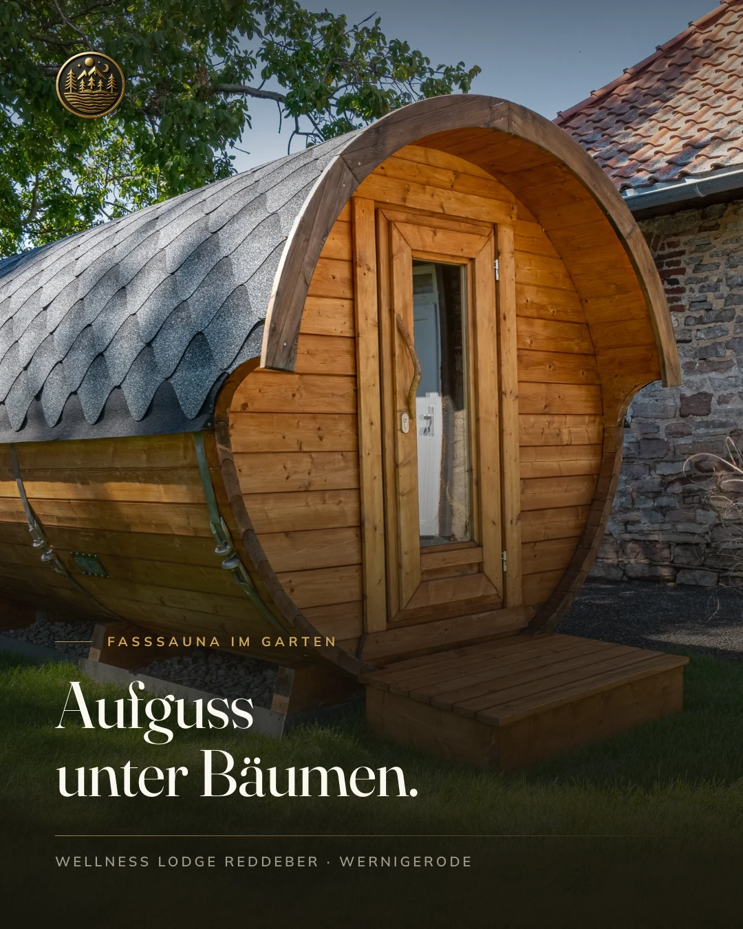 Instagram-Beitrag für Elementa Lodges: Fasssauna im Garten, „Aufguss unter Bäumen“